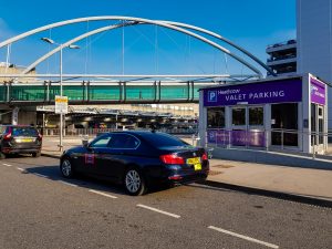Airport rates from Woking to Gatwick, Heathrow, Stansted, Luton, London