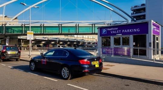 Airport rates from Woking to Gatwick, Heathrow, Stansted, Luton, London